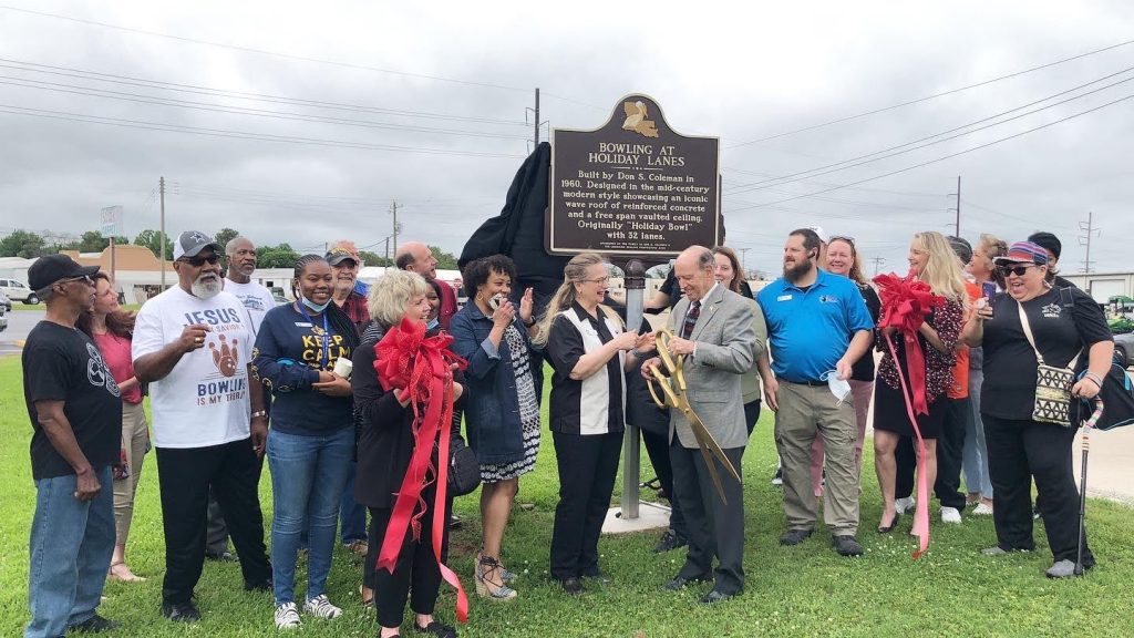 Holiday Lanes Bowling Alley celebrates 60 years.